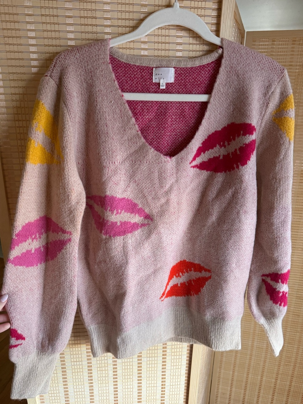 Soft Pink V-Neck Kiss-Print Sweater